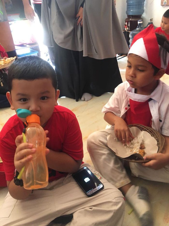 Dokumentasi keluarga dan masa sekolah